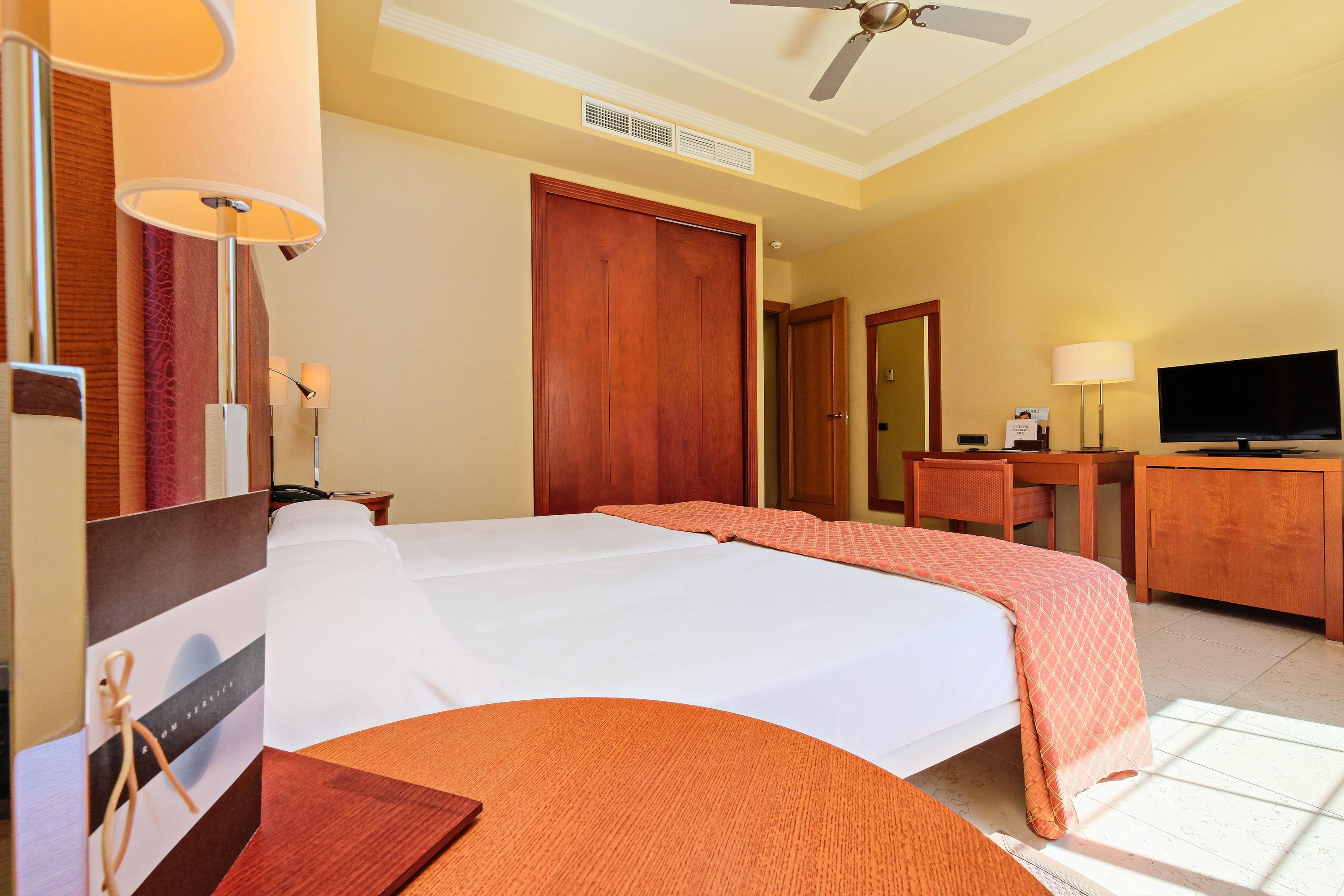 Hotel Envia Almeria Spa & Golf Aguadulce  Ngoại thất bức ảnh A bedroom at the hotel